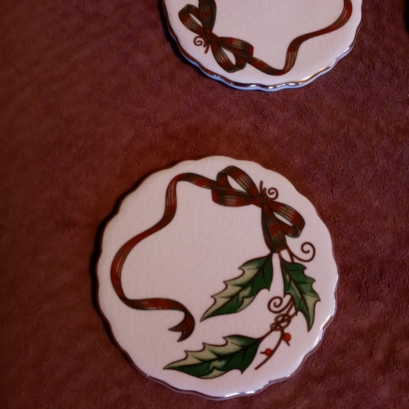 Vintage Christmas Porcelain Set of 4 Coasters - Picture 3 of 5
